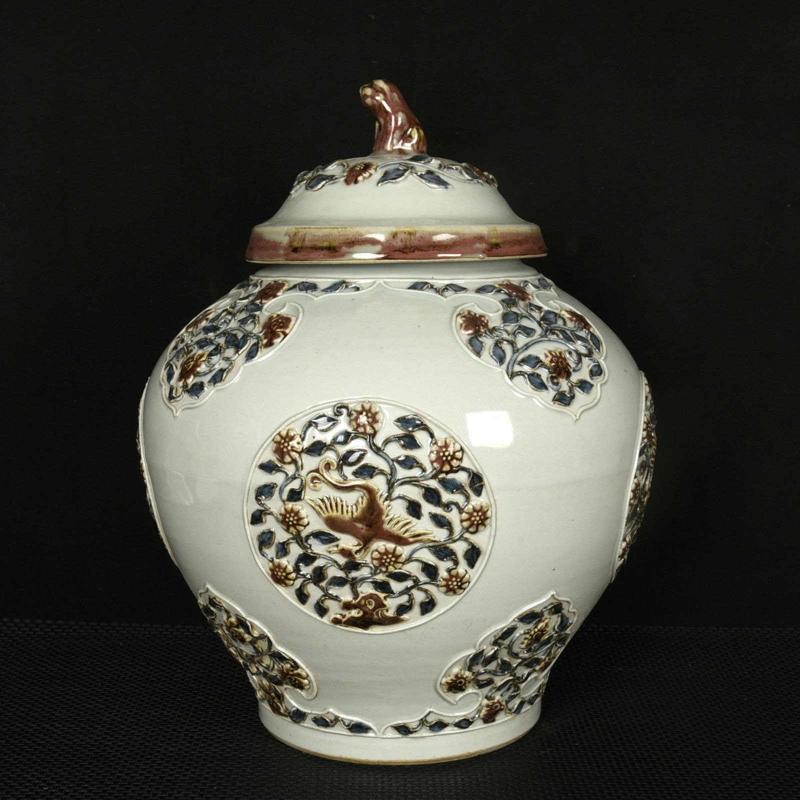 A Huge Blue and White Underglaze-Red Lotus and Phoenix Pattern Cover Jar: A Huge Blue and White Underglaze-Red Lotus and Phoenix Pattern Cover Jar,Yuan Dynasty, China,Size:16.1inx12.6in 青花釉里红缠枝莲凤纹盖