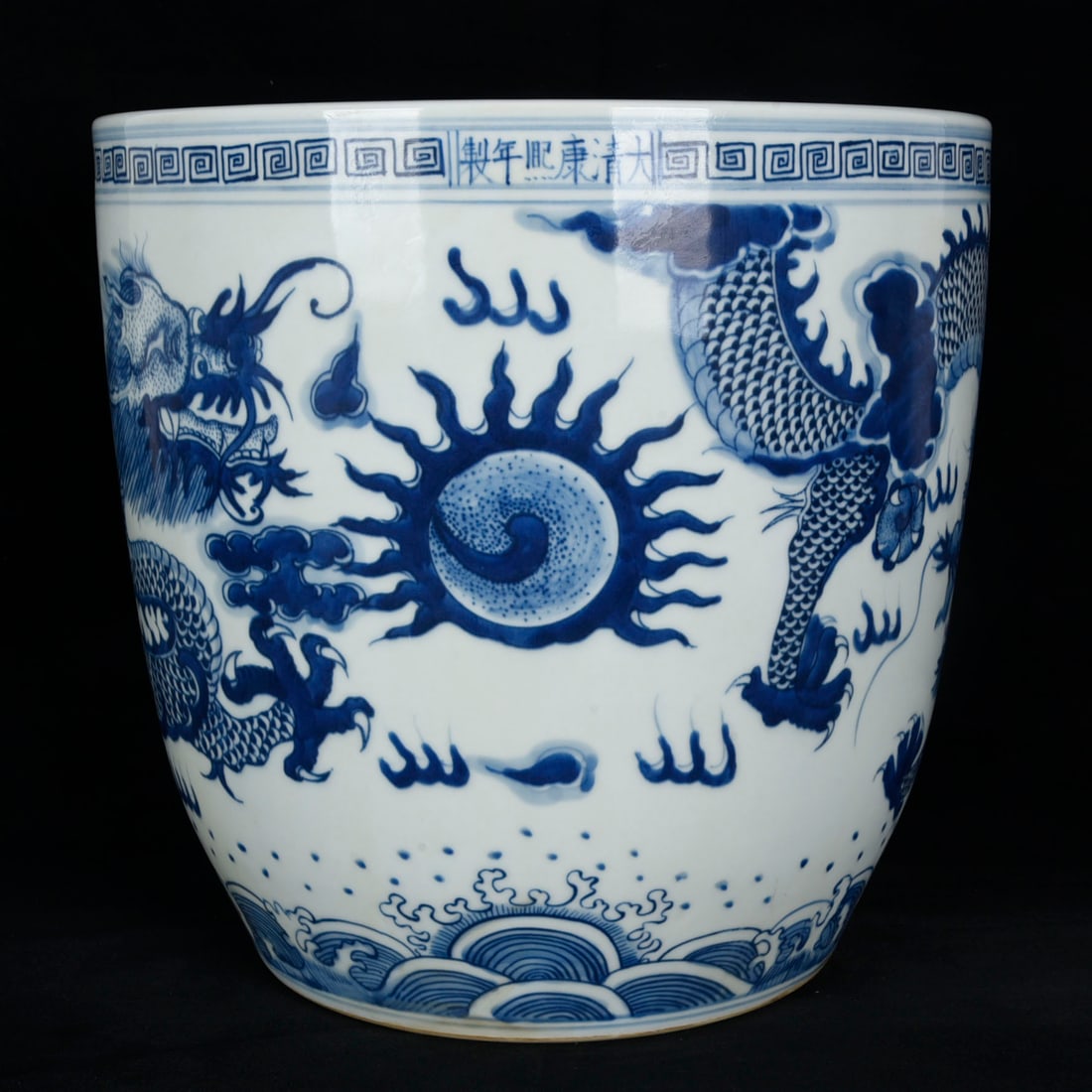 An Exquisite Blue and White Auspicious Cloud and Dragon Pattern Vat (1 of 9)