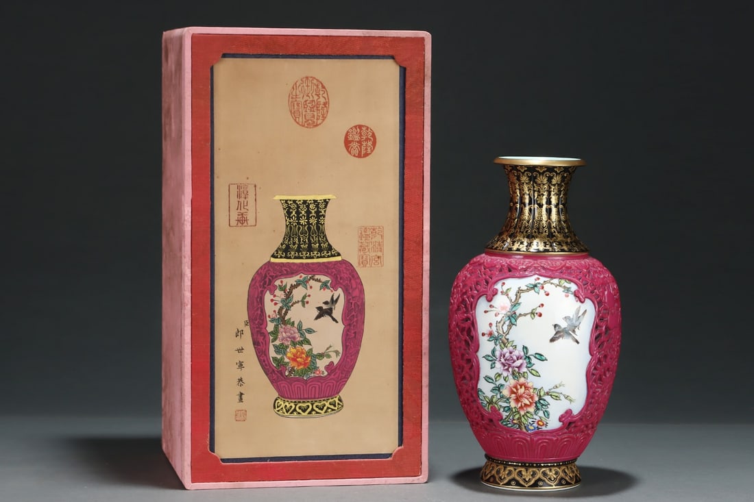 An Exquisite Famille-Rose Painted Gold Hollow Flower and Bird Pattern Vase (1 of 8)