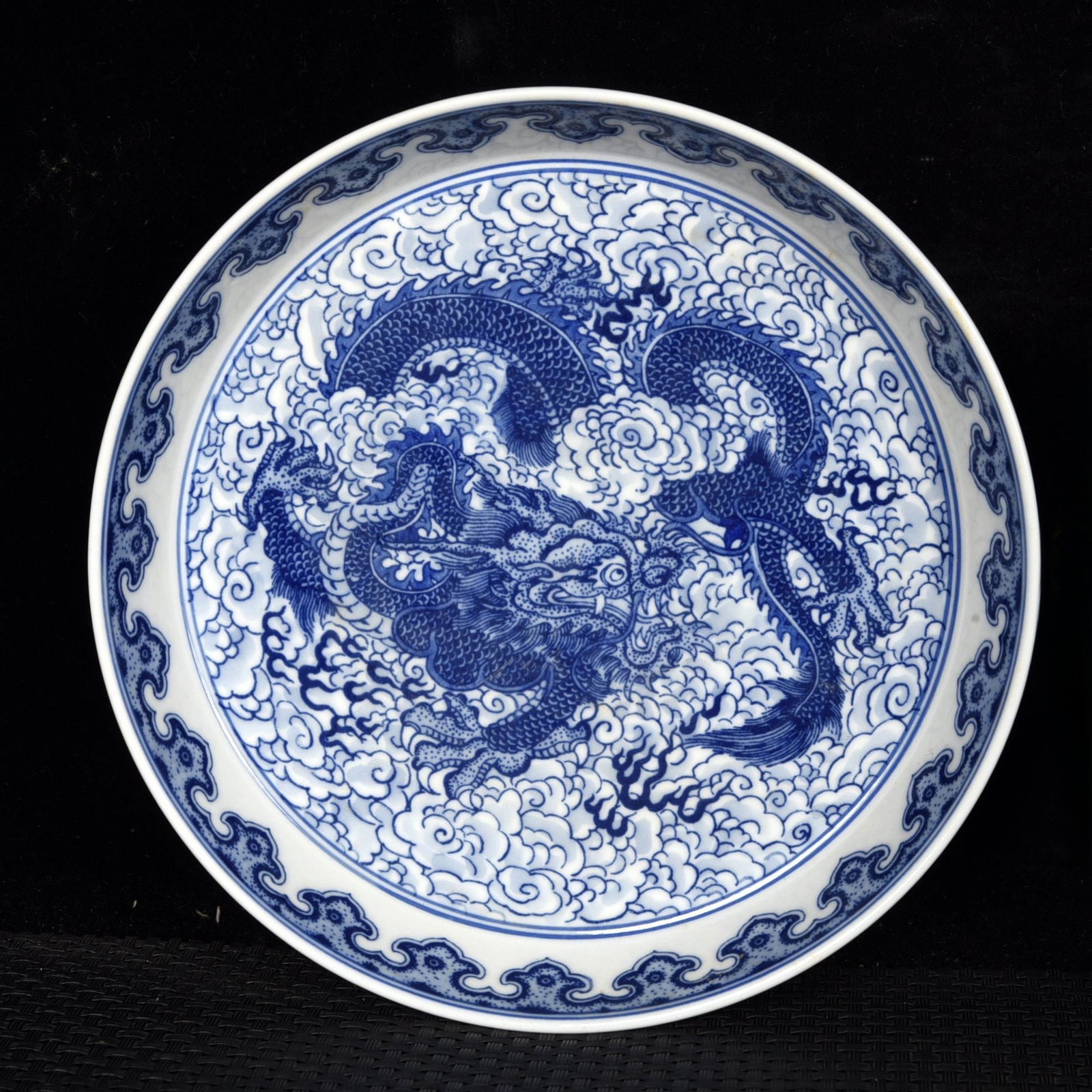An Exquisite Blue and White Auspicious Cloud and Dragon Pattern Plate (1 of 8)