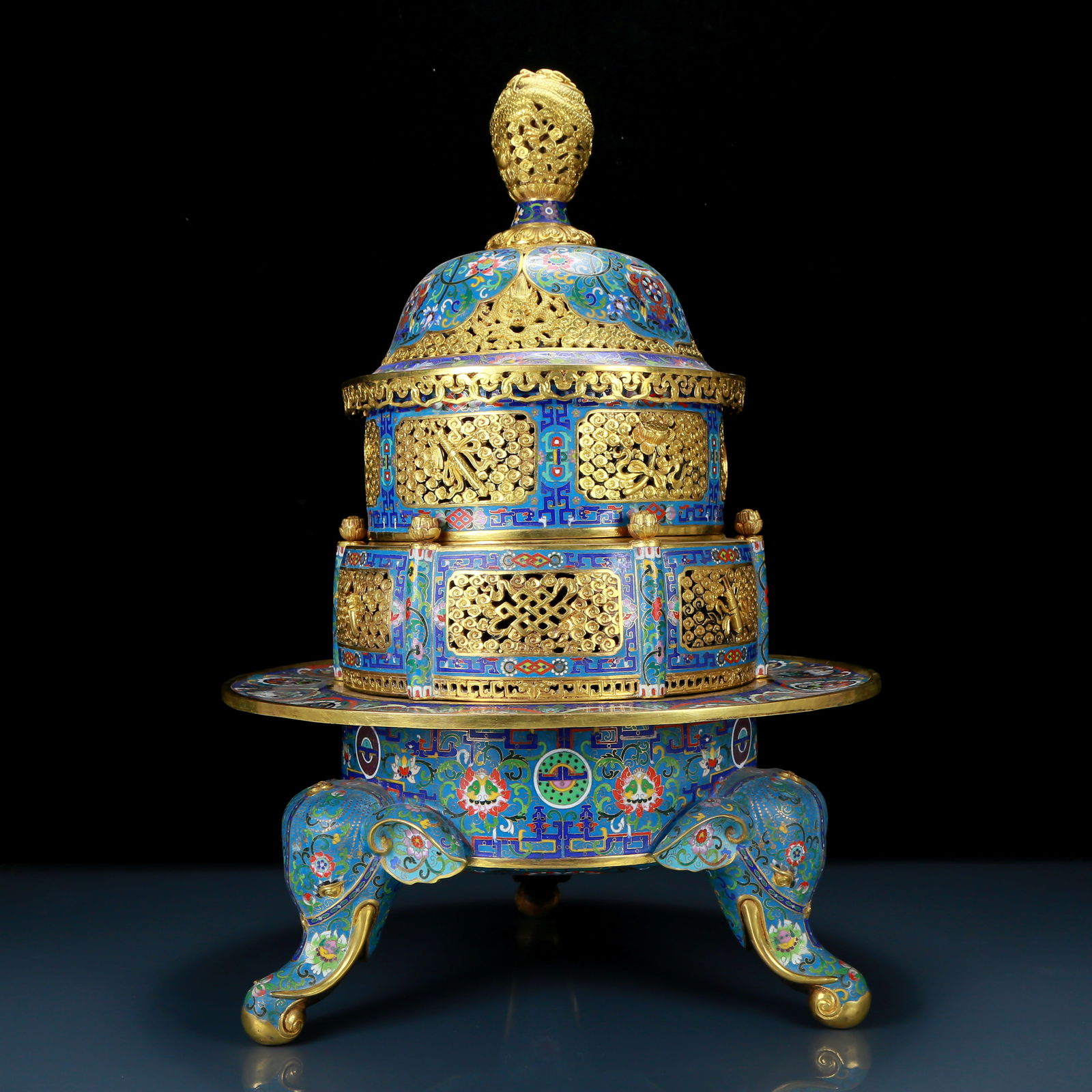 A perfect cloisonné 'Lotus and Eight dharma-vessel' pattern tripod censer: A perfect cloisonné tripod censer with eight dharma-vessel pattern. The application of filigree technology makes the decoration of this collection more delicate and three-dimensional. This collec