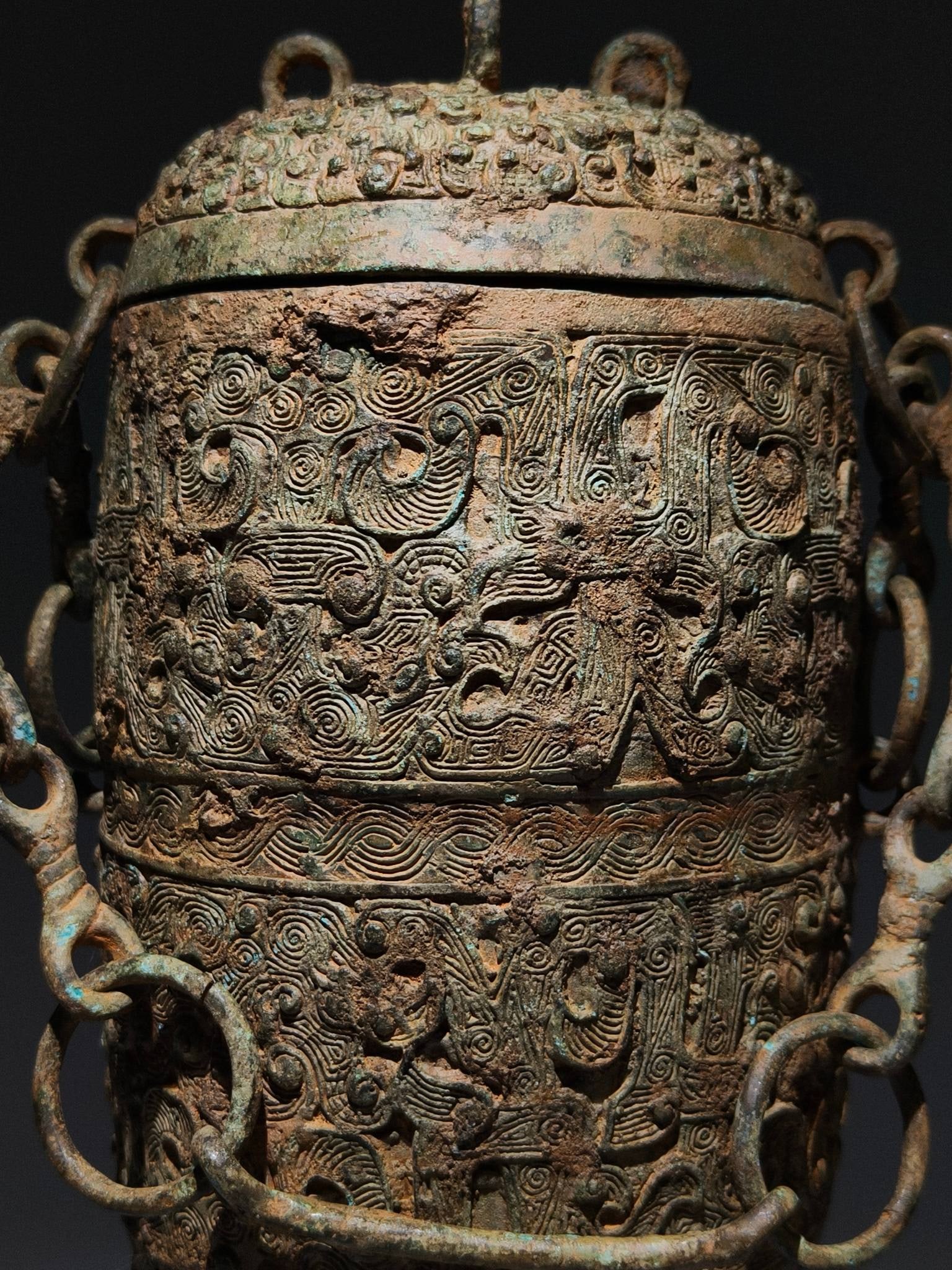 An Archaic Bronze Chi-Dragon Pattern Ewer - 2