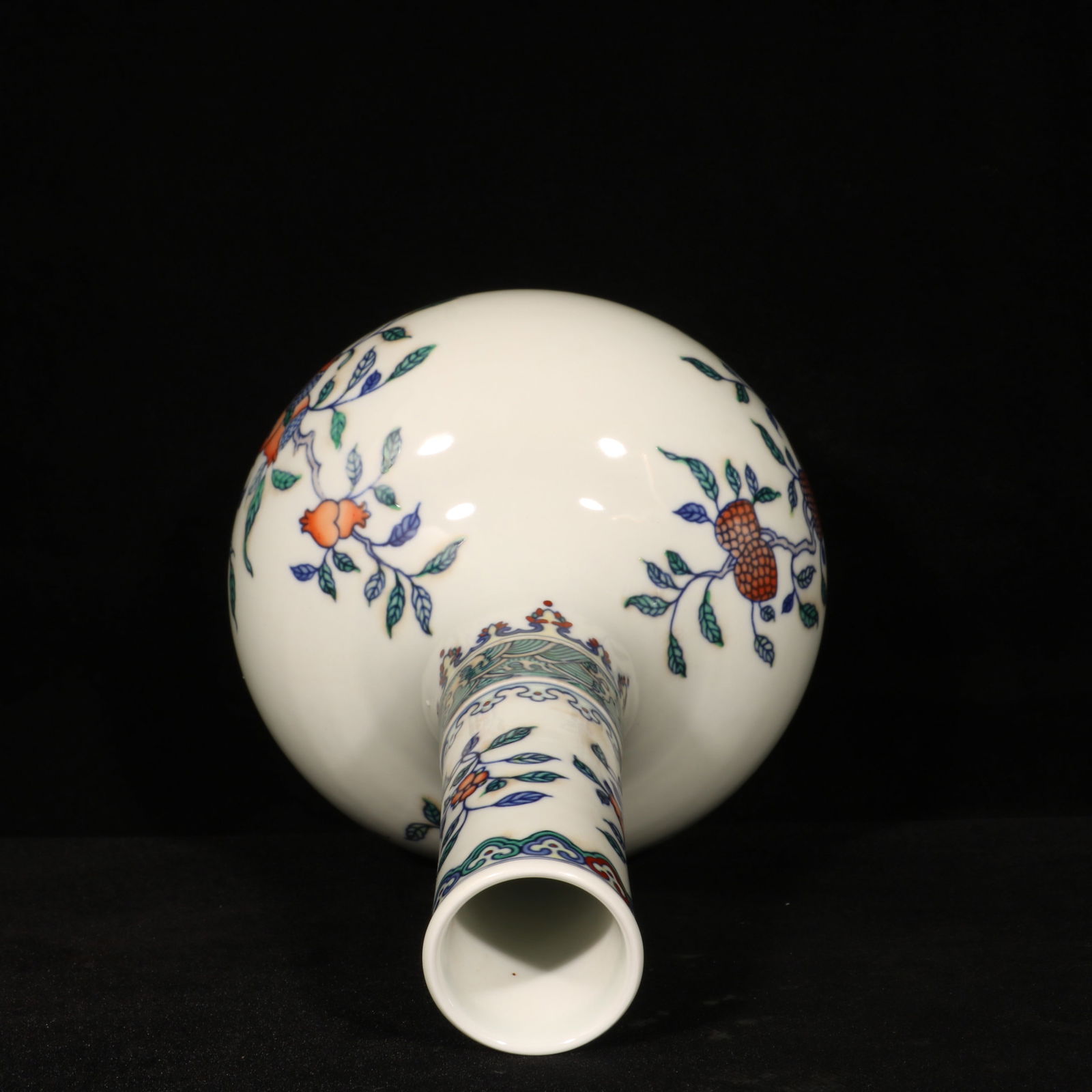 A Rare Doucai Fruit Pattern Vase - 7