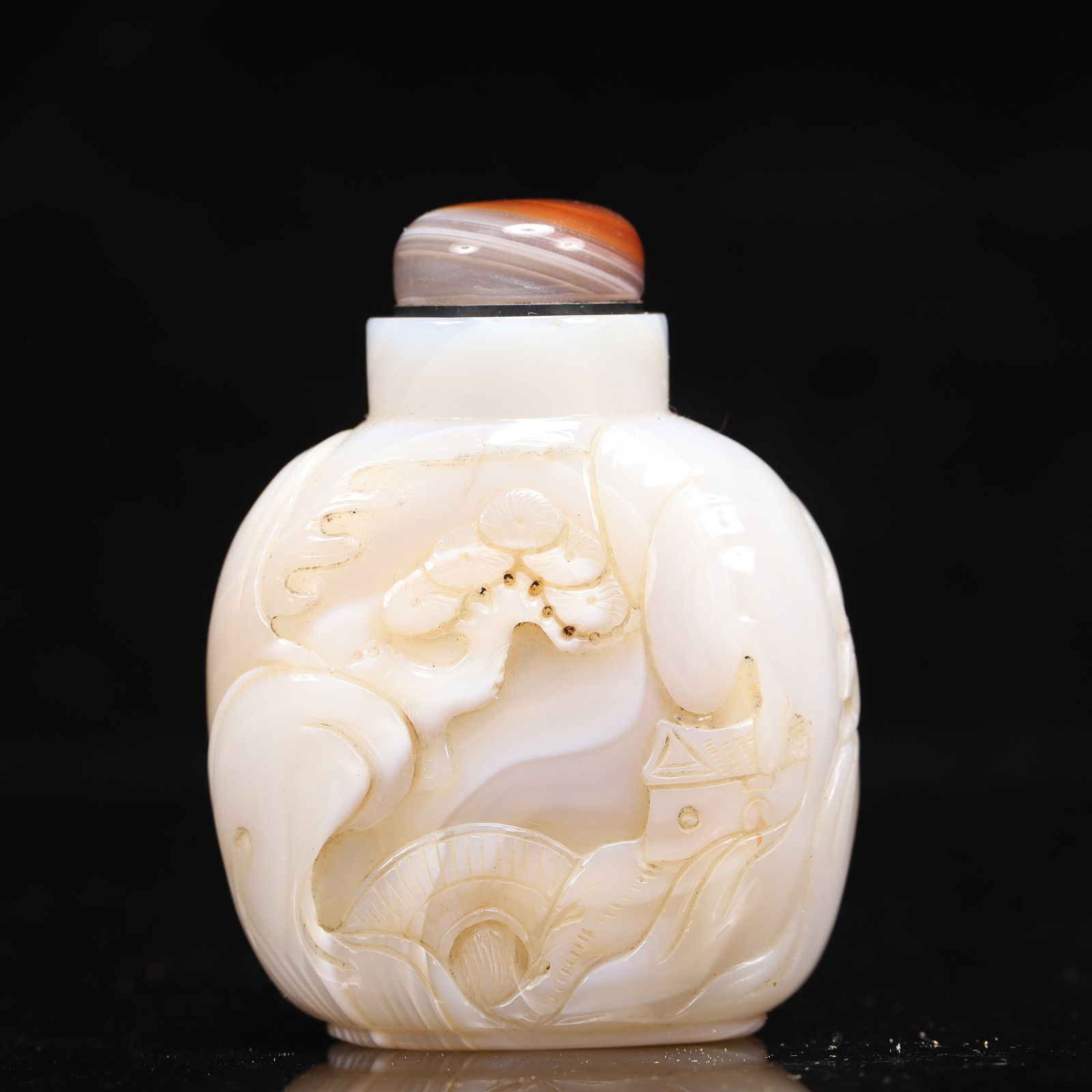 An Exquisite Agate Landscape and Figure Pattern Snuff Bottle (1 of 9)