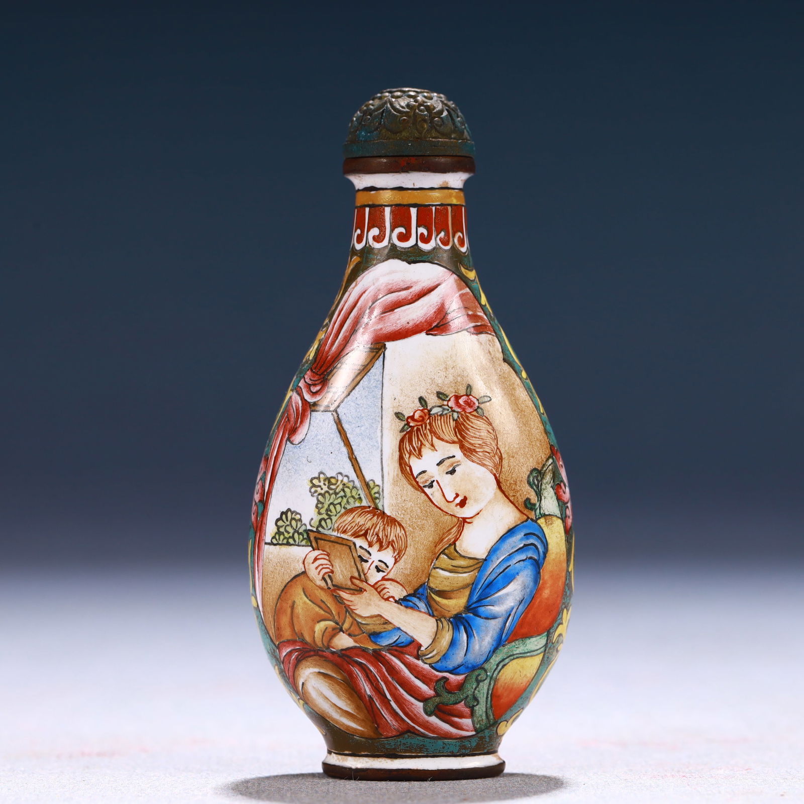 An Exquisite Painted Enamel Figure Pattern Snuff Bottle (1 of 8)