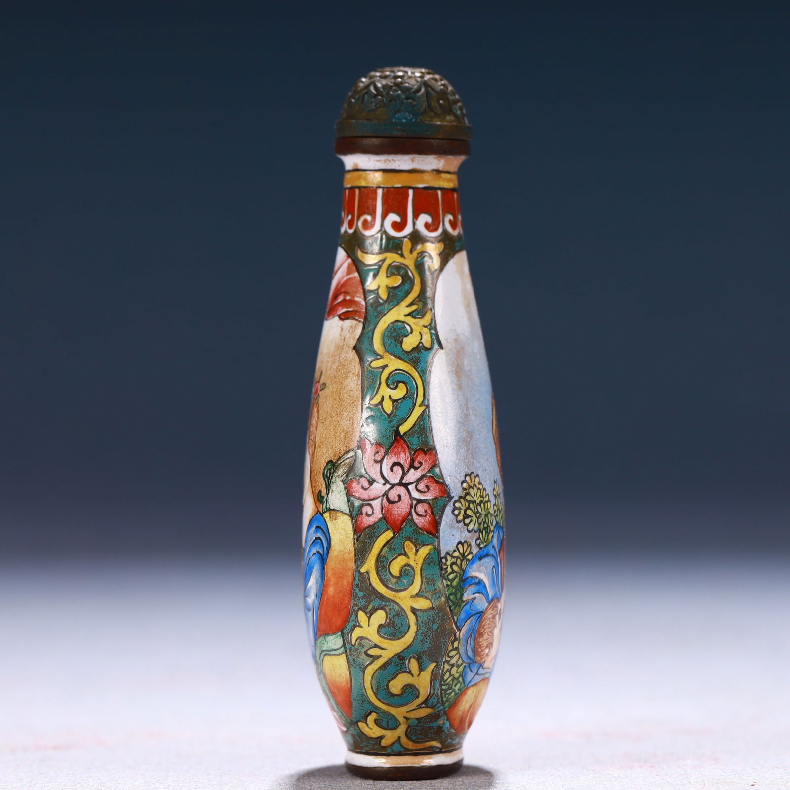 An Exquisite Painted Enamel Figure Pattern Snuff Bottle - 3