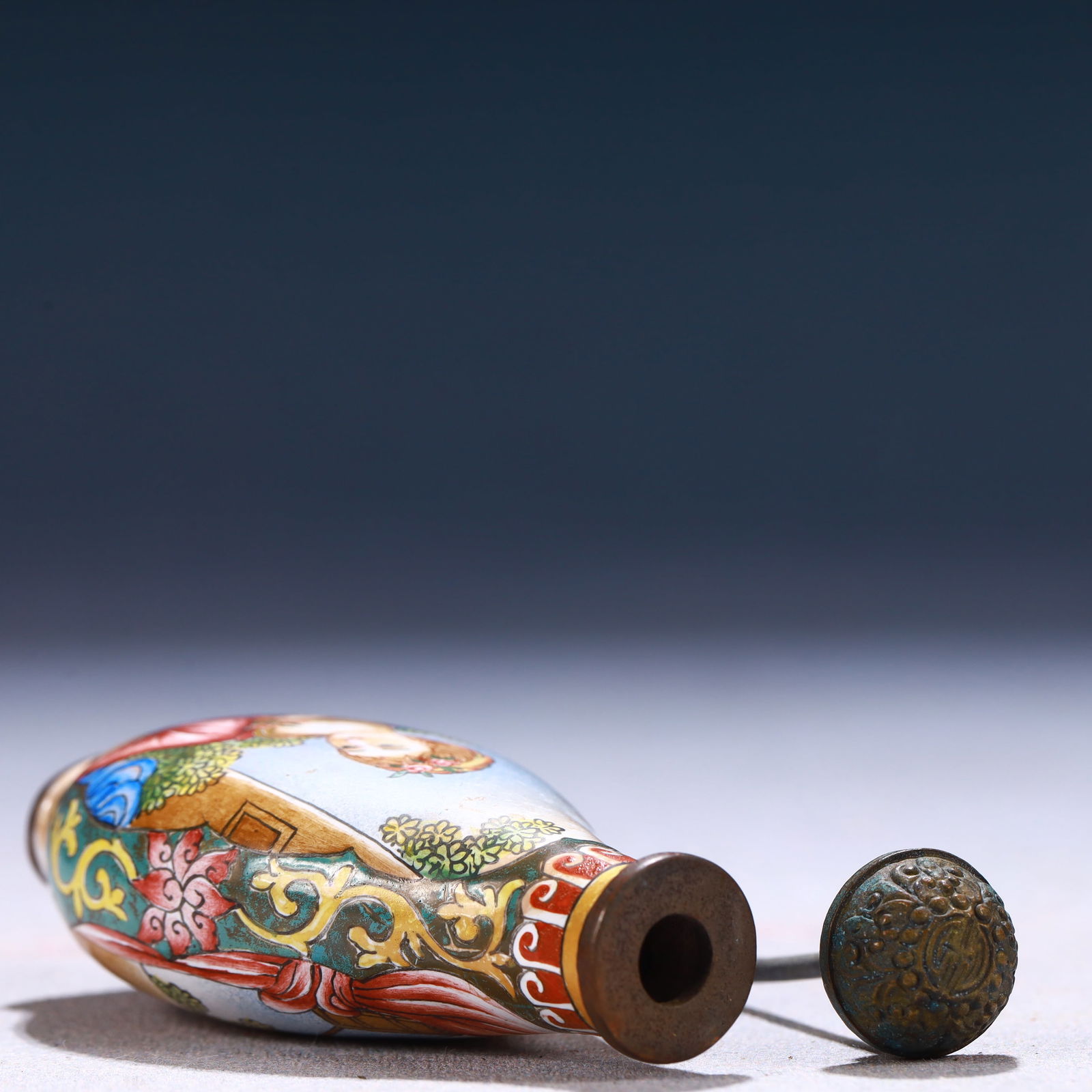 An Exquisite Painted Enamel Figure Pattern Snuff Bottle - 7
