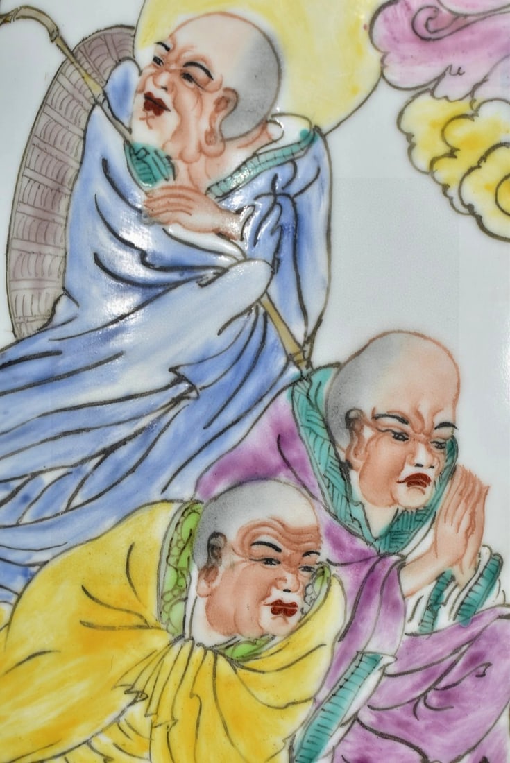 A Huge Famille-Rose Arhat Pattern Vase - 7