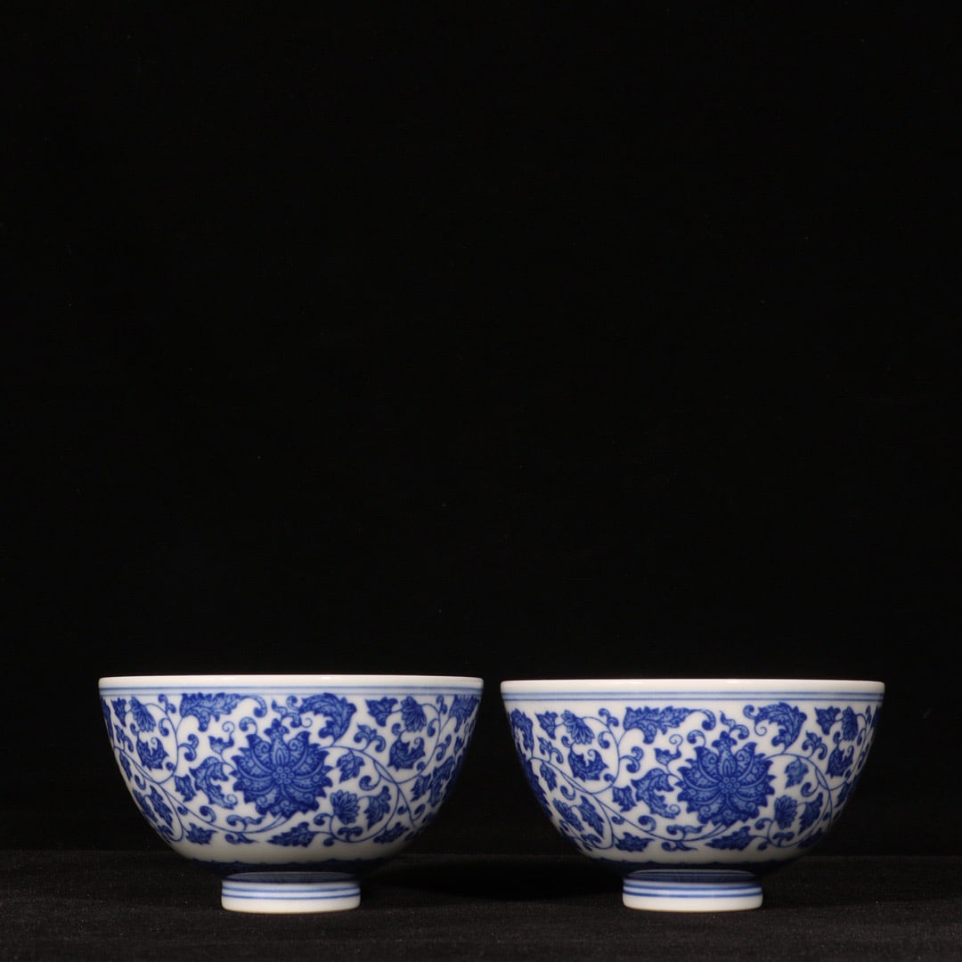 A Pair of Exquisite Blue and White Lotus Pattern Cups (1 of 9)