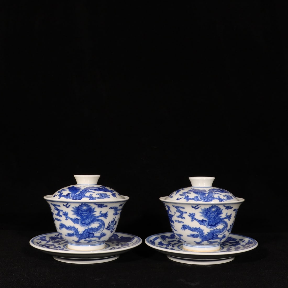 A Pair of Exquisite Blue and White Auspicious Cloud and Dragon Pattern Cover Bowls,With Tray (1 of 9)