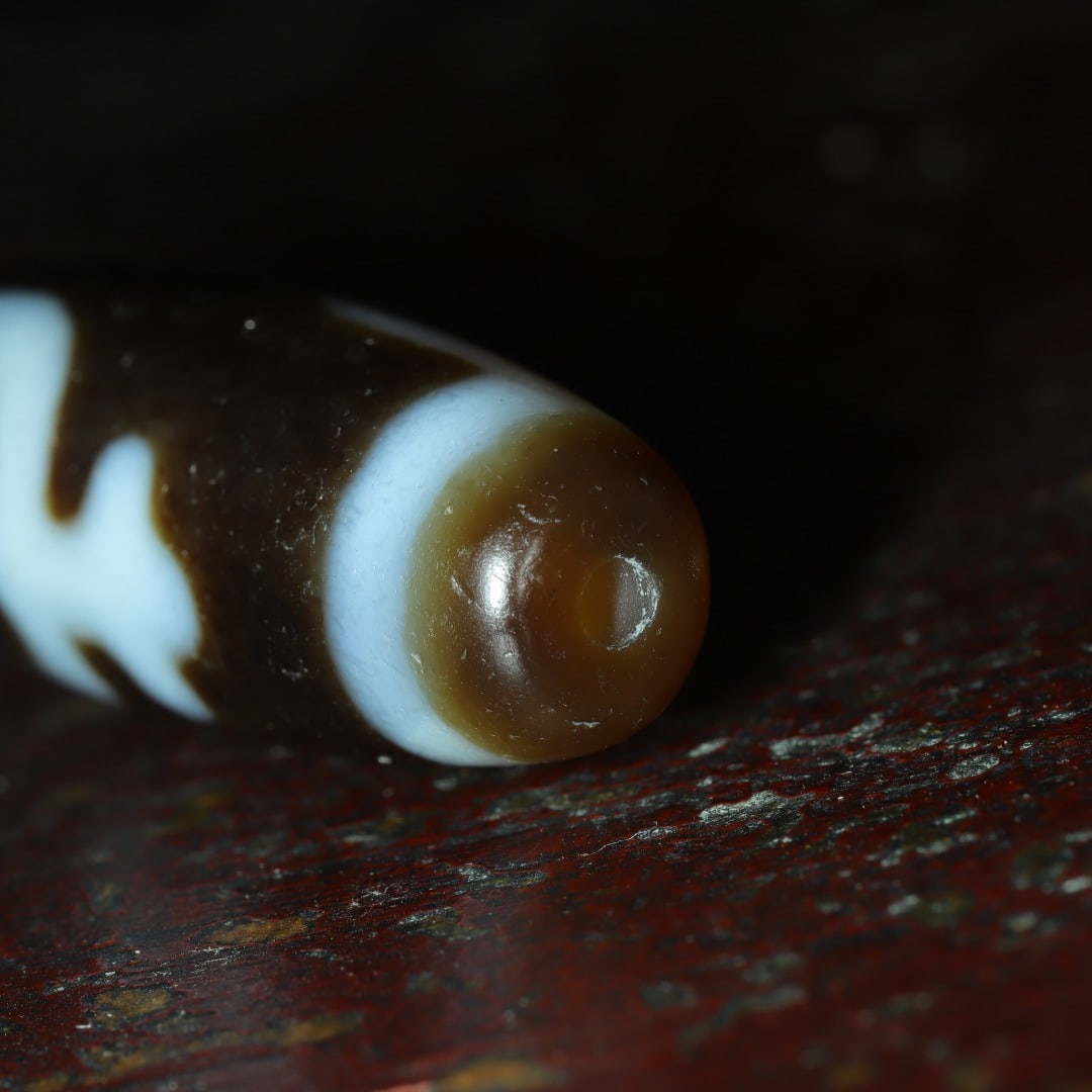 An Exquisite Dzi Bead Pendant - 9