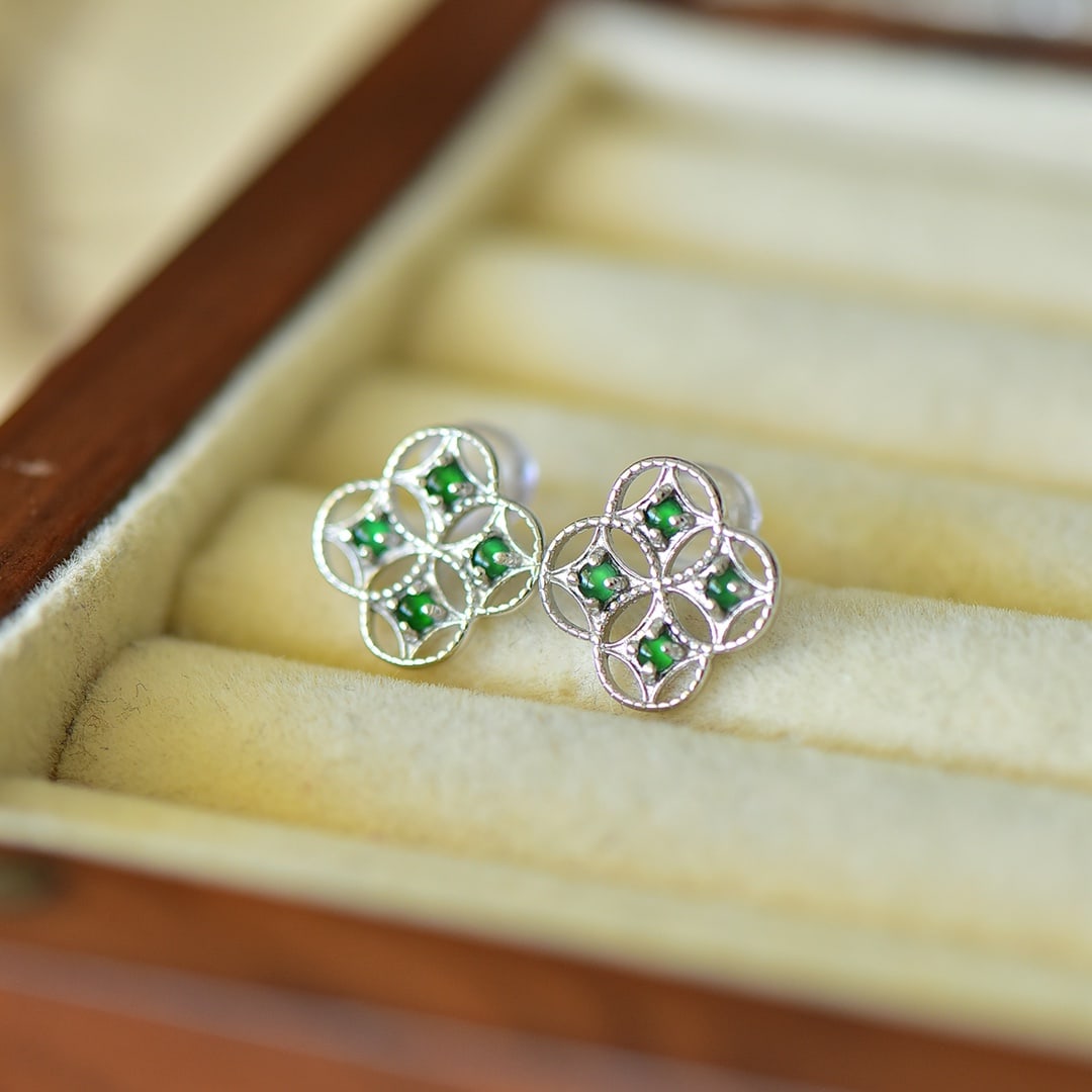 A Pair of Exquisite Sterling Silver Inlaid Jadeite Earrings: A Pair of Exquisite Sterling Silver Inlaid Jadeite Earrings,Size:2mmx2mm 一对纯银镶翡翠耳钉
