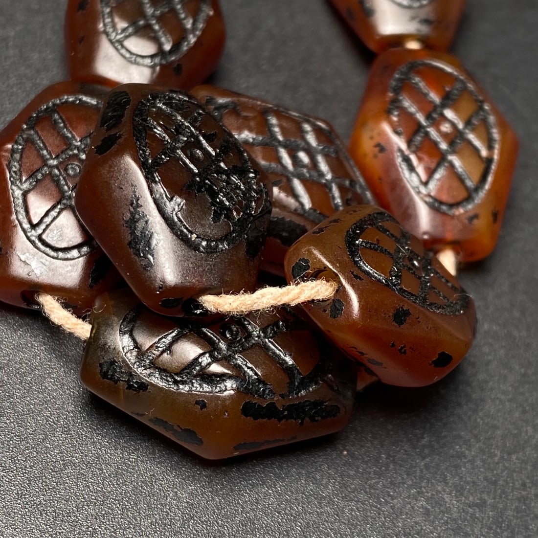 An Exquisite Dzi Bead Bracelets - 9