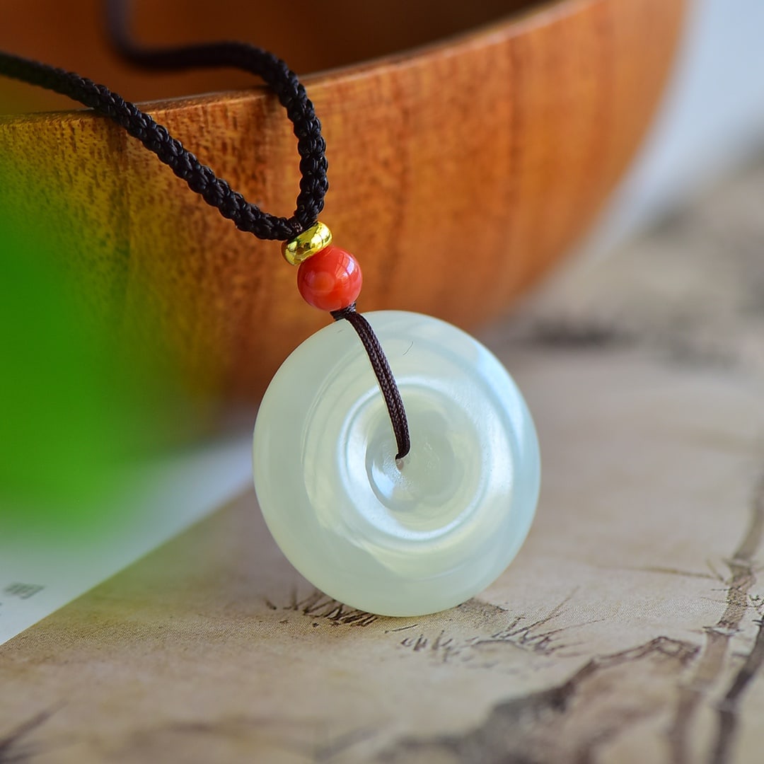 An Exquisite White Jade Pendant - 3