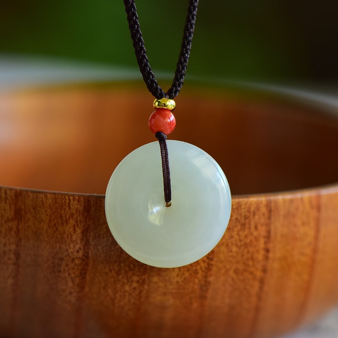 An Exquisite White Jade Pendant - 5