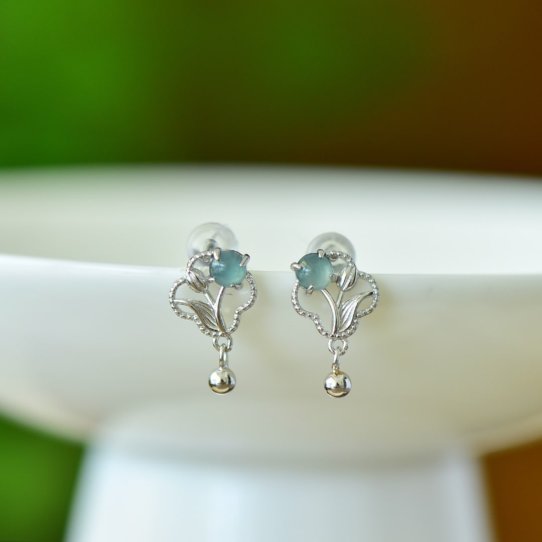 A Pair of Exquisite Sterling Silver Inlaid Jadeite Earrings: A Pair of Exquisite Sterling Silver Inlaid Jadeite Earrings,Size:4mmx4mm 一对纯银镶翡翠耳钉
