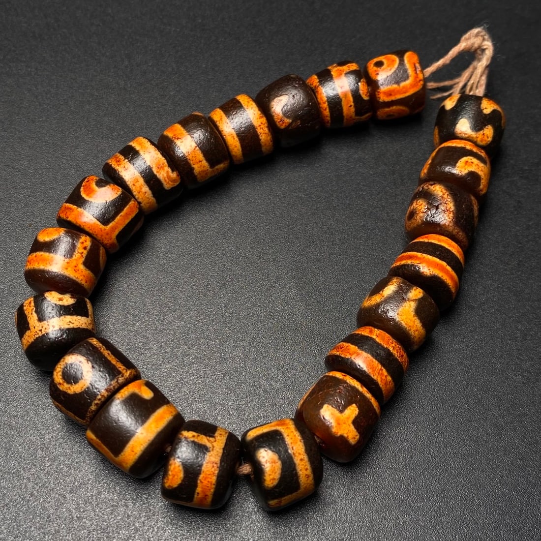 An Exquisite Dzi Bead Bracelets: An Exquisite Dzi Bead Bracelets,Size:11mmx10mm 天珠手串