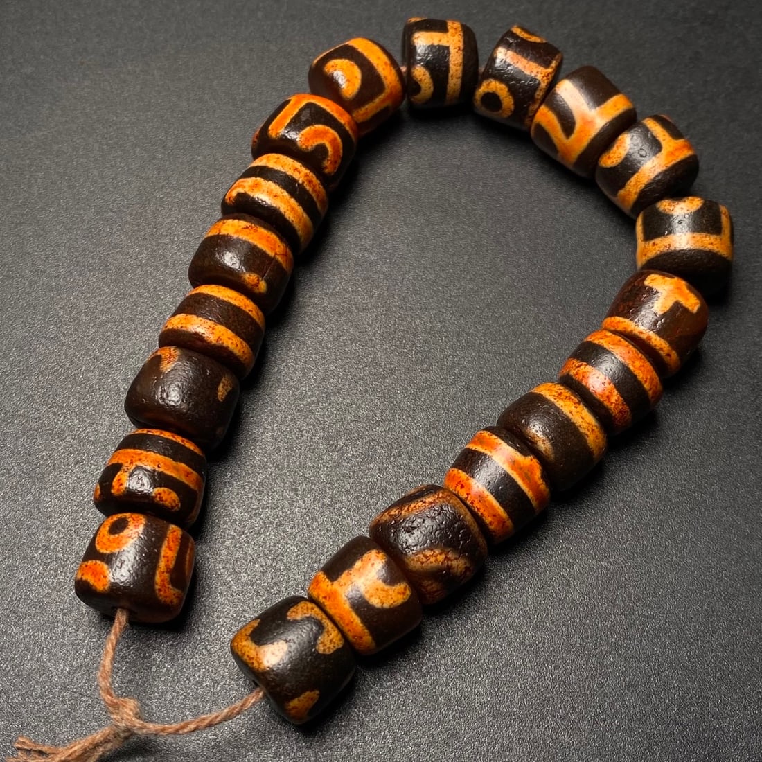 An Exquisite Dzi Bead Bracelets - 3