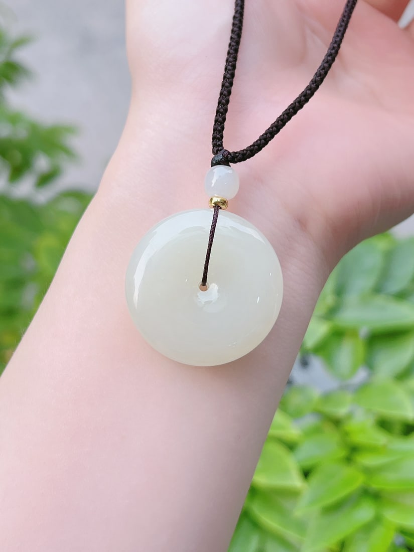 An Exquisite White Jade Pendant - 2