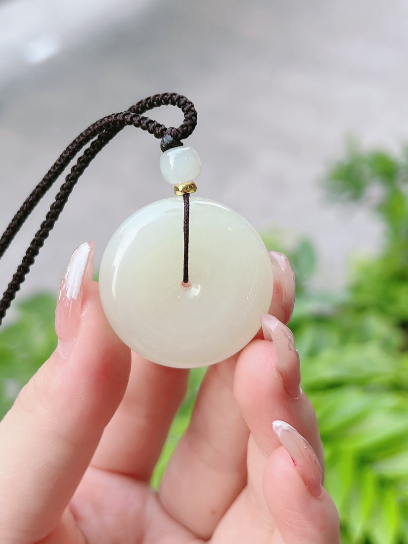 An Exquisite White Jade Pendant - 4