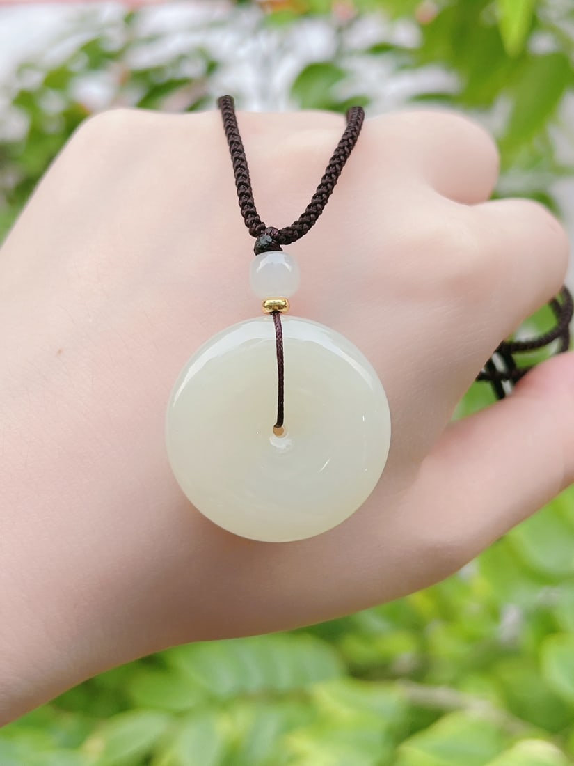 An Exquisite White Jade Pendant - 6