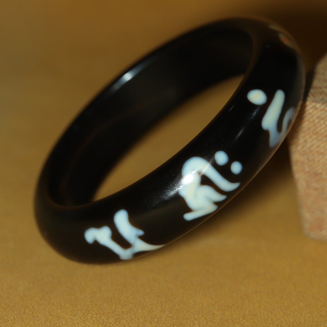 An Exquisite Dzi Bead Bracelets - 2