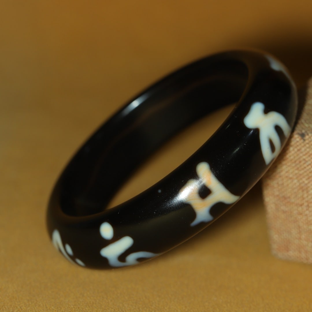 An Exquisite Dzi Bead Bracelets - 4