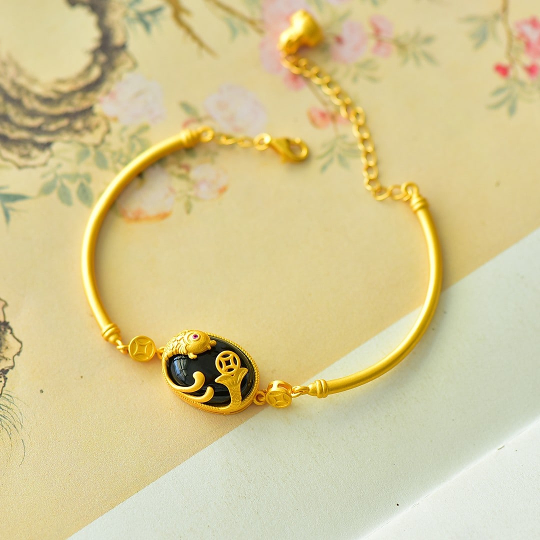An Exquisite Sterling Silver-Gold Plated Inlaid Black Jade Bracelet: An Exquisite Sterling Silver-Gold Plated Inlaid Black Jade Bracelet,Size:12mmx16mm 纯银镀金镶黑玉手链