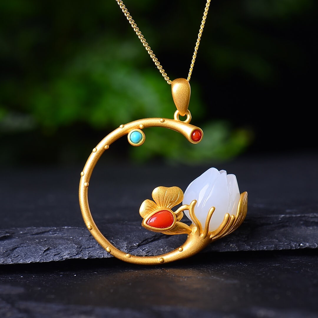 An Exquisite Sterling Silver-Gold Plated Inlaid White Jade Enamel Pendant: An Exquisite Sterling Silver-Gold Plated Inlaid White Jade Enamel Pendant,Size:11mmx11mm 纯银镀金镶白玉珐琅吊坠