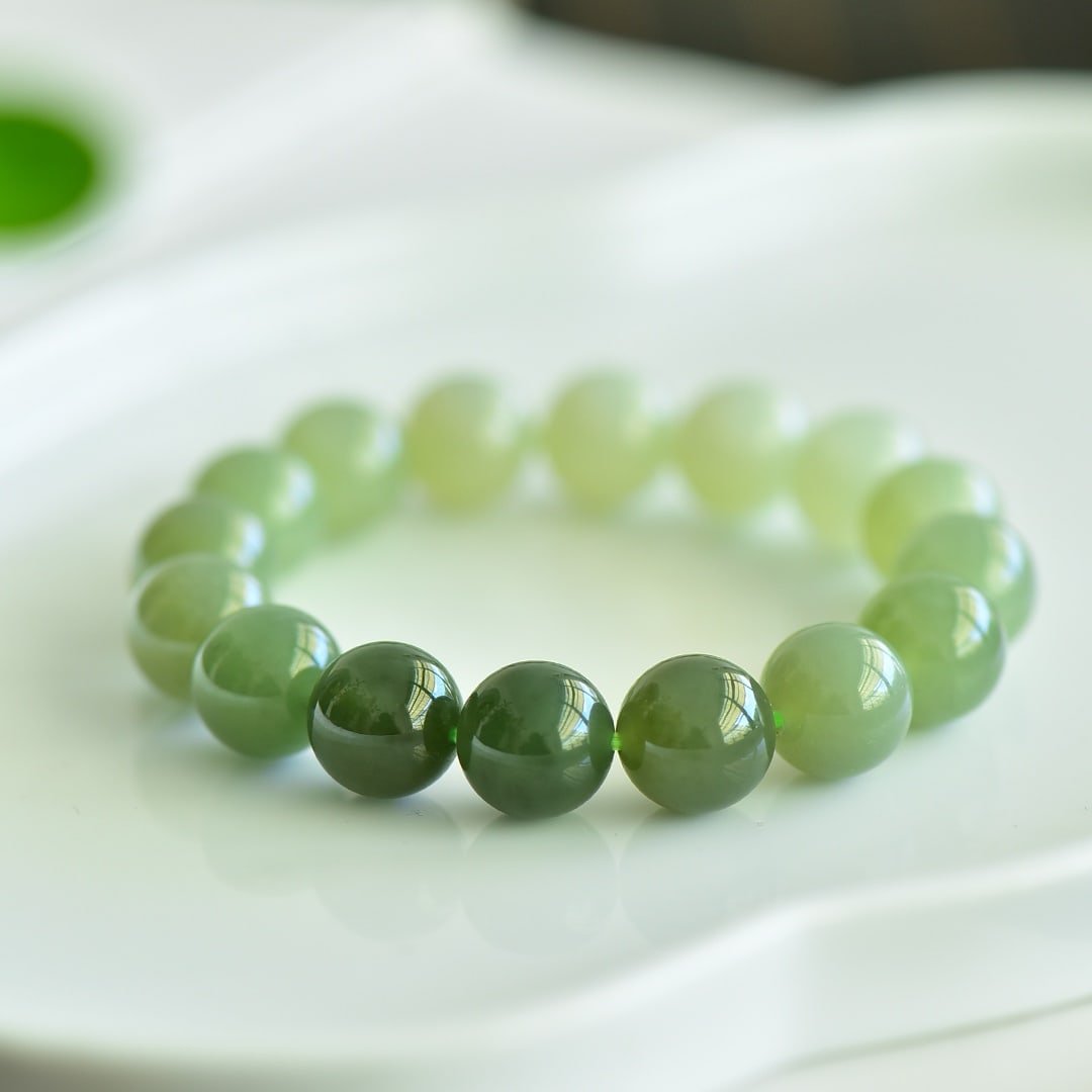 An Exquisite Greenish Jade Bracelets - 4