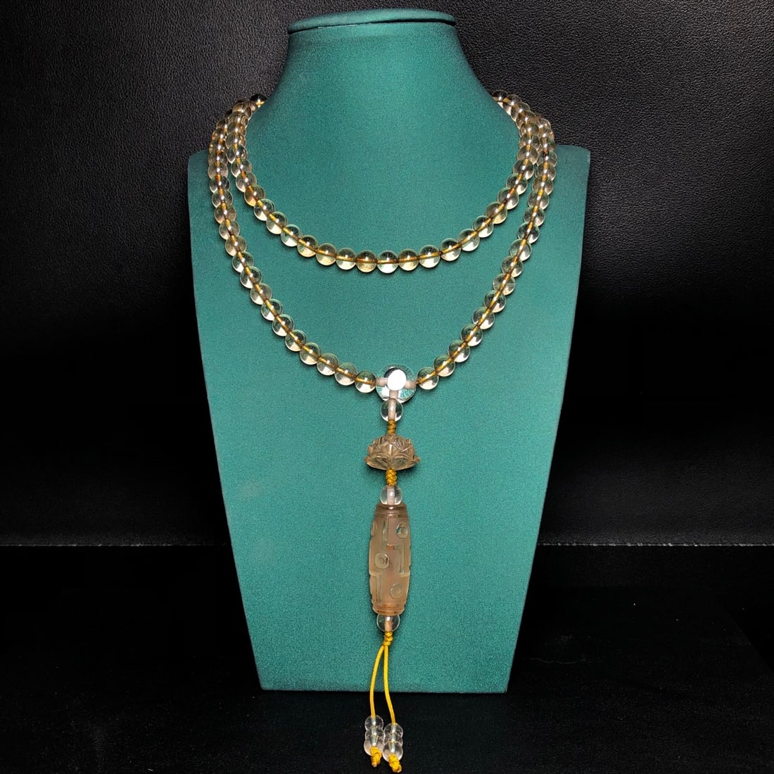 An Exquisite Crystal Necklace - 9