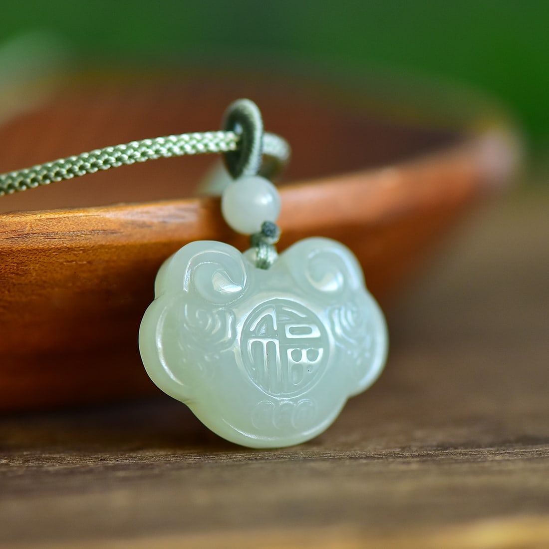 An Exquisite White Jade Pendant - 3