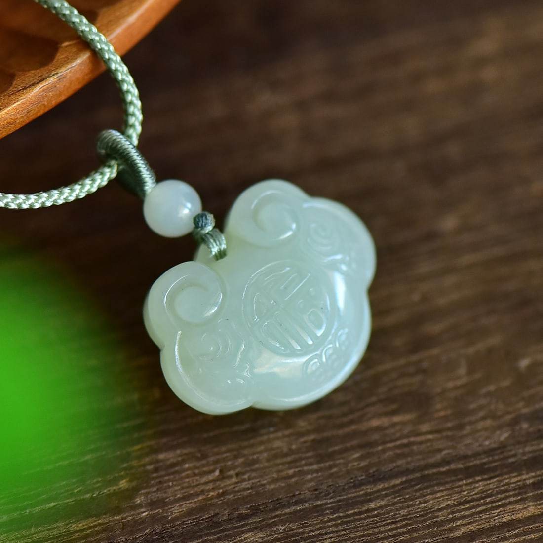 An Exquisite White Jade Pendant - 4