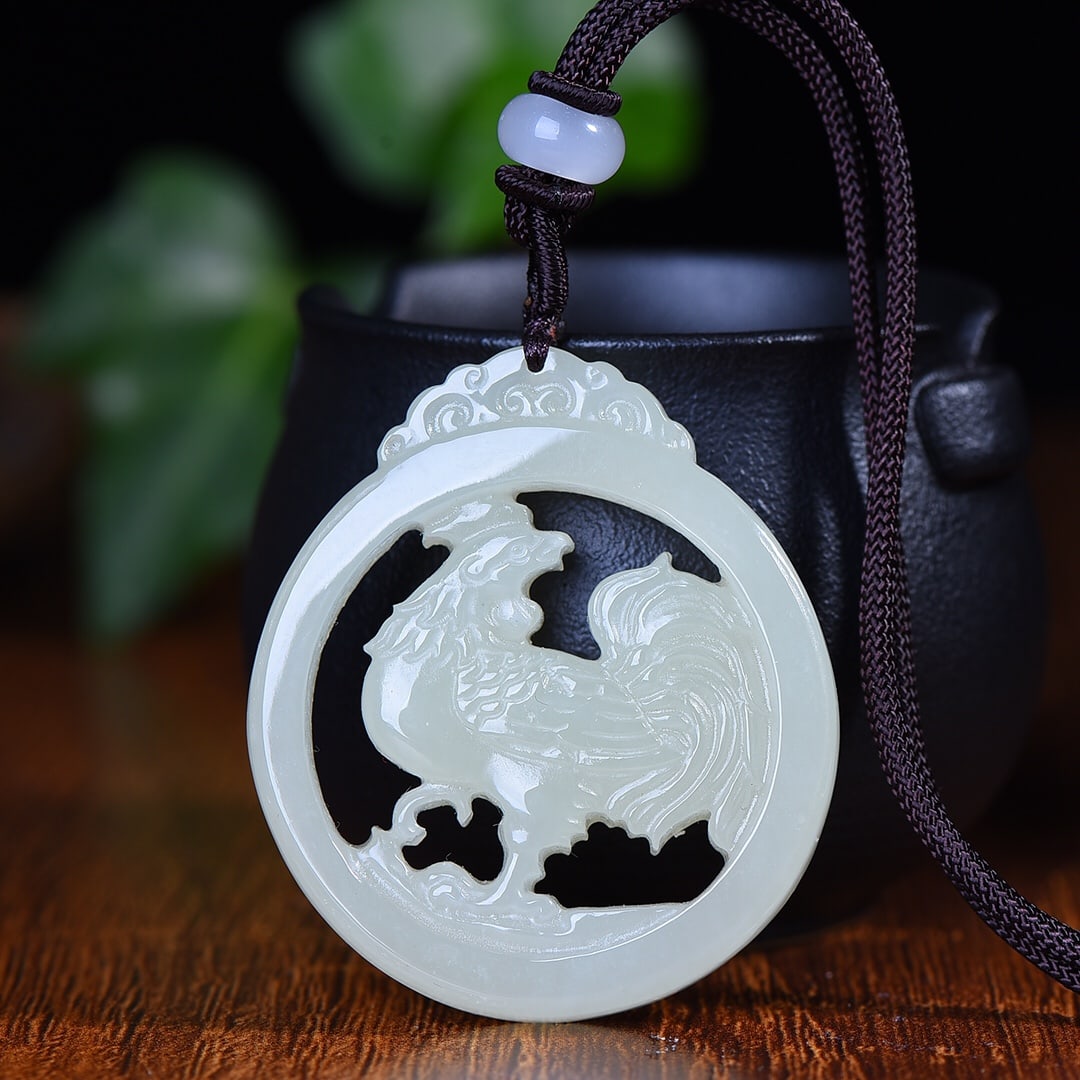 An Exquisite White Jade Hollow Rooster Pattern Pendant: An Exquisite White Jade Hollow Rooster Pattern Pendant,Size:44mmx51mm (寓意)吉祥 吉利 辟邪 