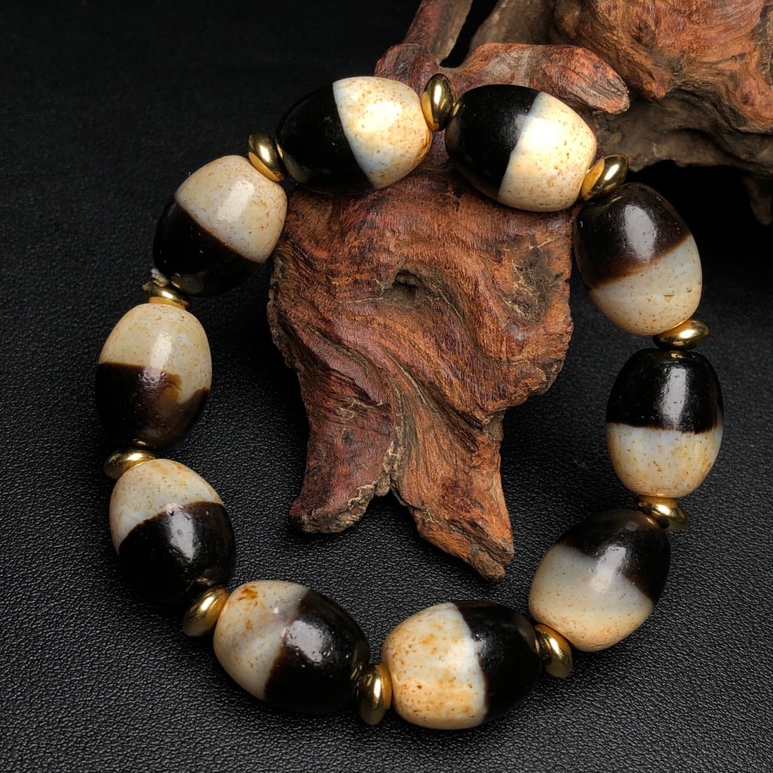 An Exquisite Dzi Bead Bracelets - 2