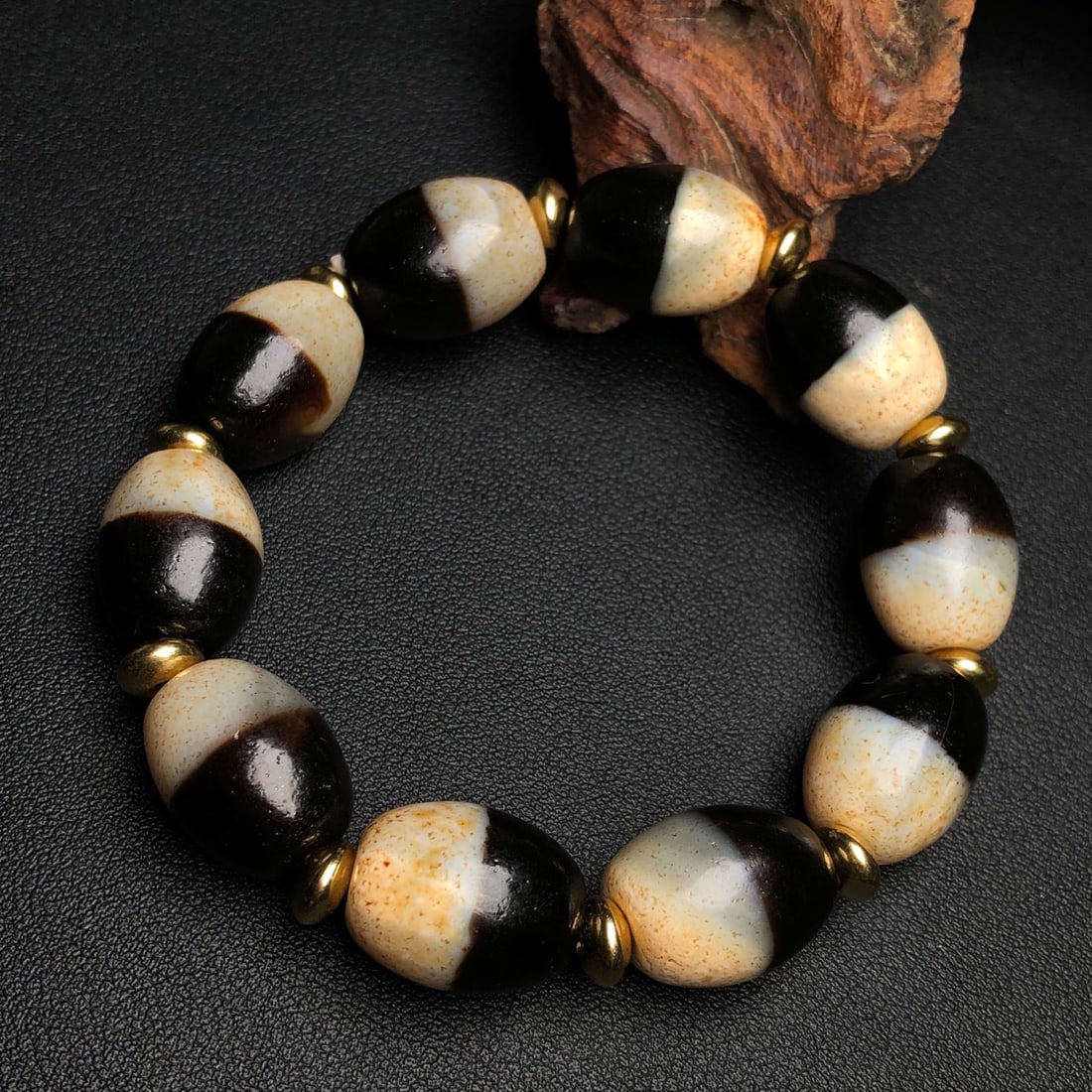 An Exquisite Dzi Bead Bracelets - 4
