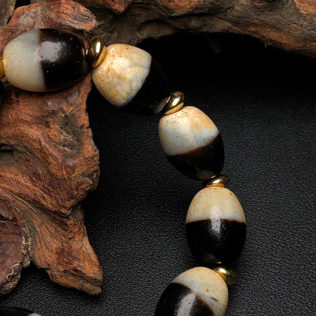 An Exquisite Dzi Bead Bracelets - 6