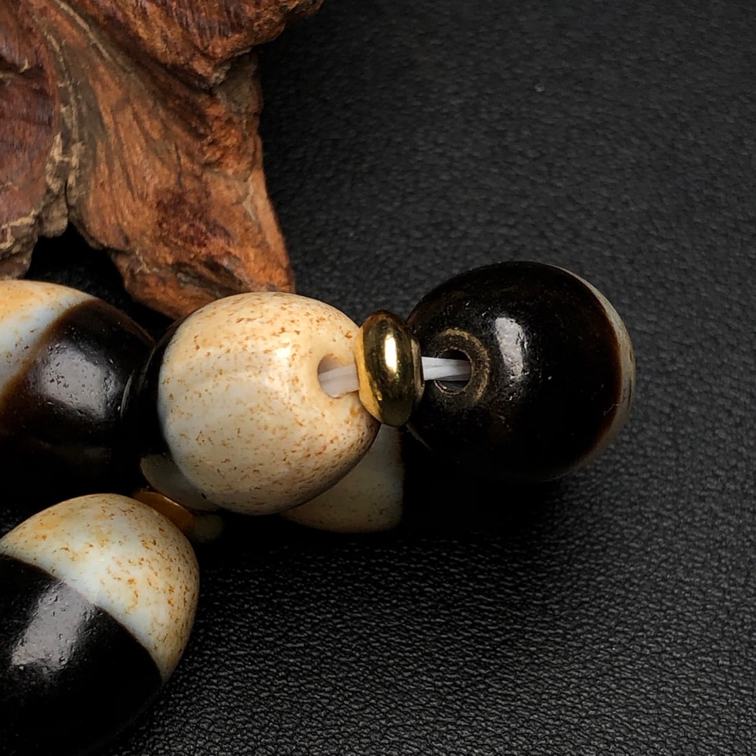 An Exquisite Dzi Bead Bracelets - 8