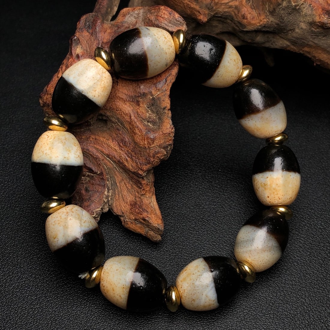 An Exquisite Dzi Bead Bracelets - 9