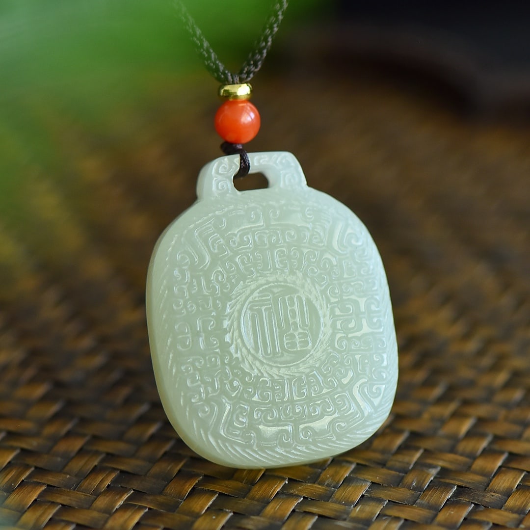 An Exquisite White Jade Pendant: An Exquisite White Jade Pendant,Size:27mmx35mm 白玉吊坠