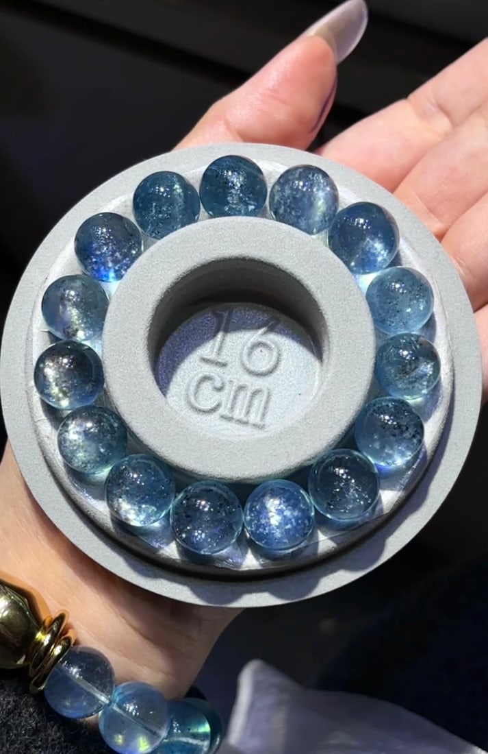 An Exquisite Aquamarine Bracelets: An Exquisite Aquamarine Bracelets,Size:13.2mm,Weight:47.2g 海蓝宝手串