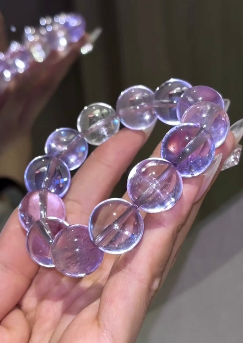 An Exquisite Crystal Bracelets: An Exquisite Crystal Bracelets,Size:17.5mm,Weight:114.4g 水晶手串