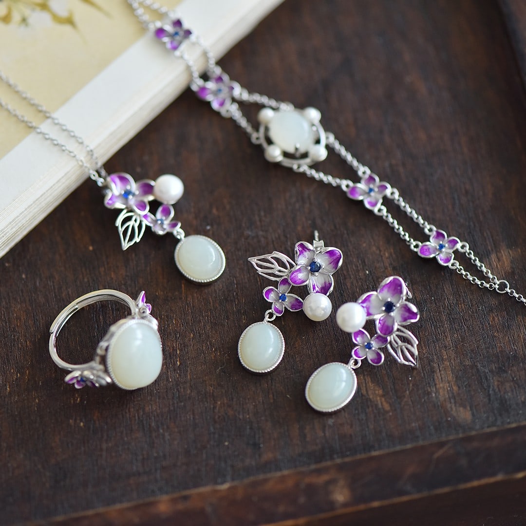 A Set of Fine Sterling Silver Inlaid White Jade Jewelry,Inlaid Pearls: A Set of Fine Sterling Silver Inlaid White Jade Jewelry,Inlaid Pearls 一套纯银镶白玉首饰，嵌珍珠