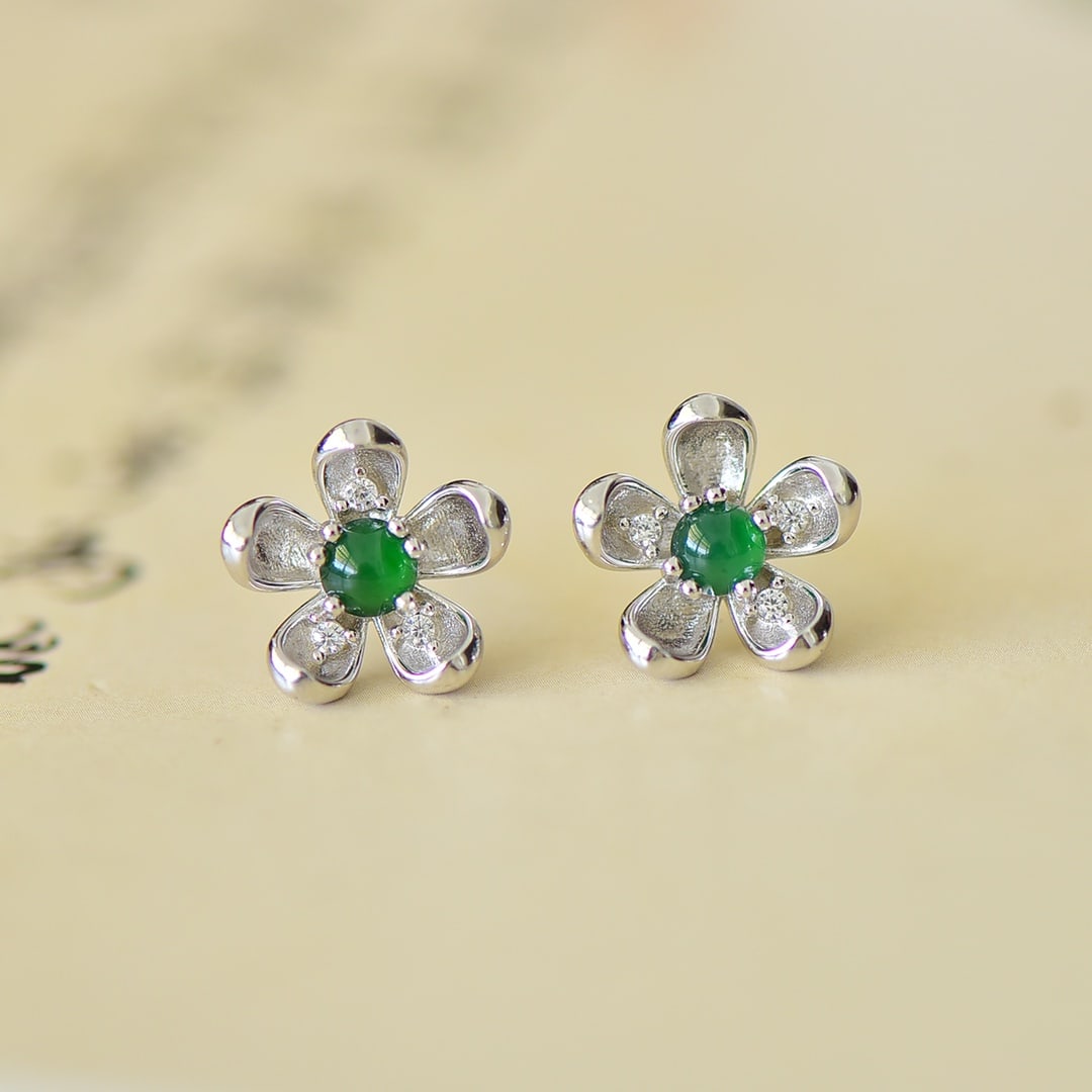 A Pair of Exquisite Sterling Silver Inlaid Jadeite Earrings,Inlaid Diamond: A Pair of Exquisite Sterling Silver Inlaid Jadeite Earrings,Inlaid Diamond,Size:4mmx4mm 一对纯银镶翡翠耳钉,嵌钻石