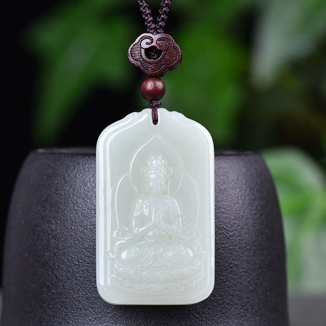 An Exquisite White Jade Avalokitesvara Pattern Pendant: An Exquisite White Jade Avalokitesvara Pattern Pendant,Size:30mmx50mm (寓意)吉祥 平平安安 一生幸福 