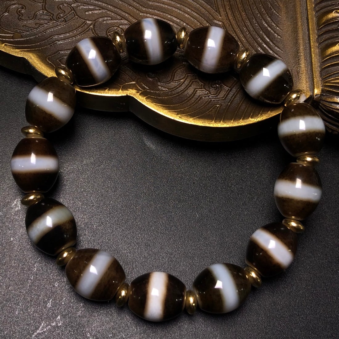 An Exquisite Dzi Bead Bracelets (1 of 9)