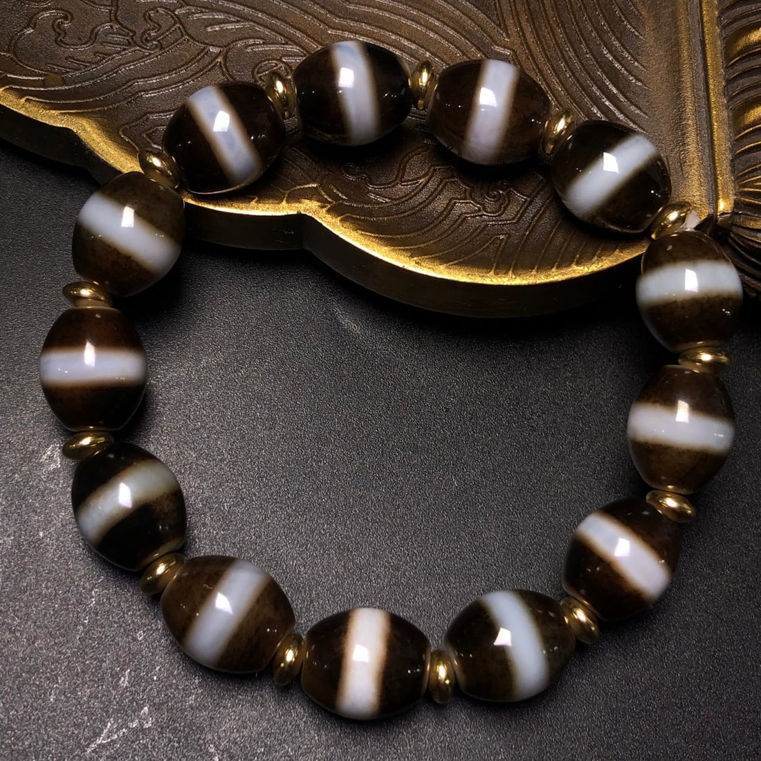 An Exquisite Dzi Bead Bracelets - 3