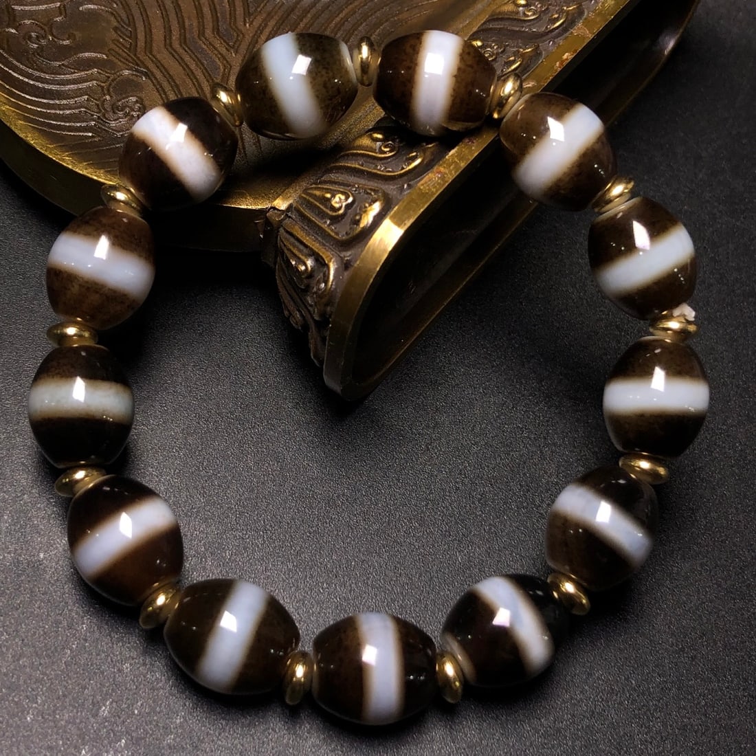 An Exquisite Dzi Bead Bracelets - 4