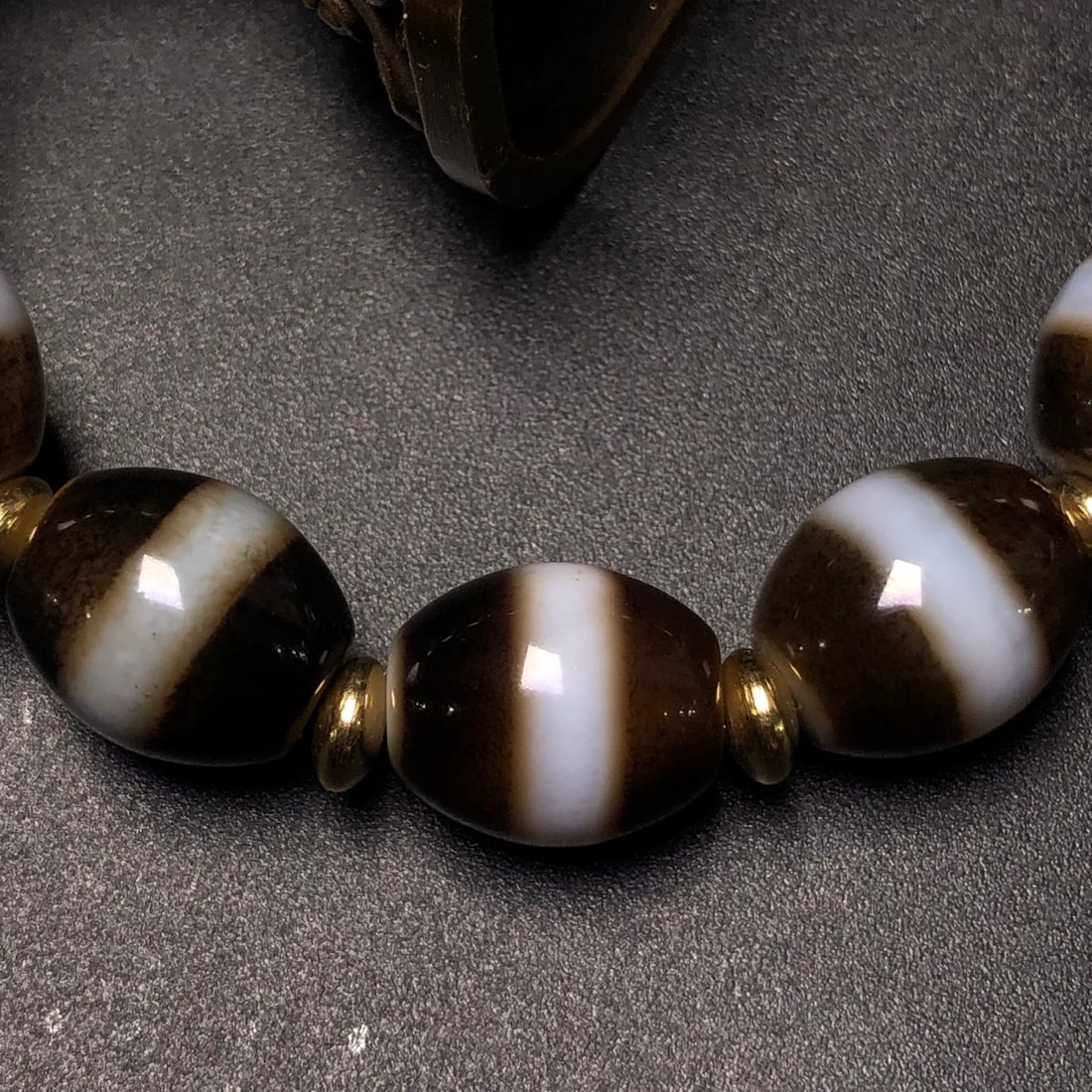 An Exquisite Dzi Bead Bracelets - 8