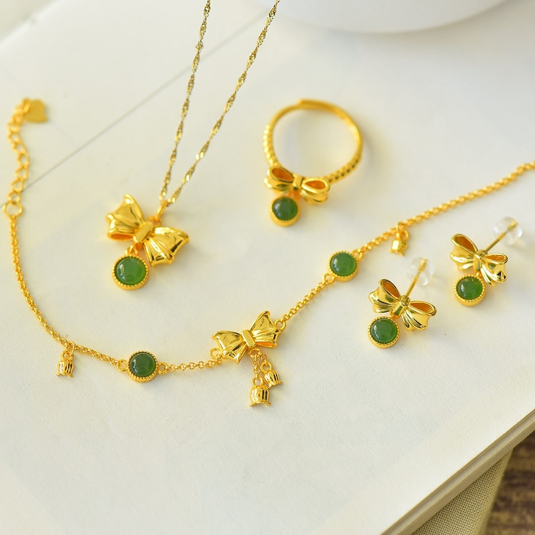 A Set of Fine Sterling Silver-Gold Plated Inlaid Jasper Jewelrys: A Set of Fine Sterling Silver-Gold Plated Inlaid Jasper Jewelrys 一套纯银镀金镶碧玉首饰